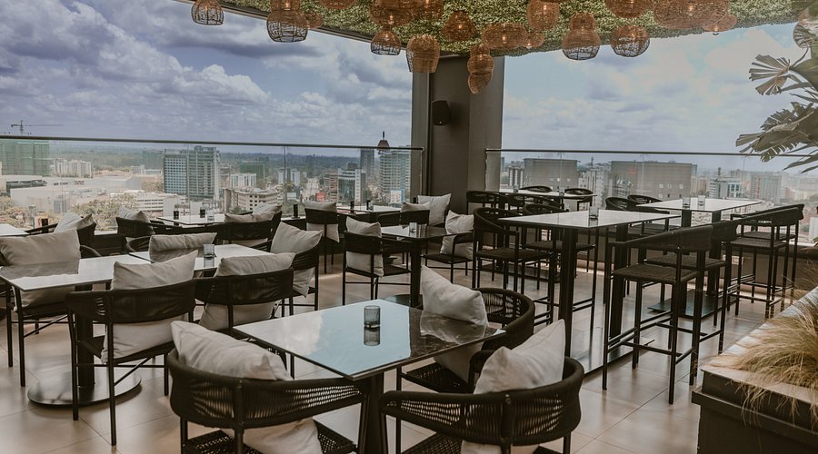 Restaurant and dining amenities